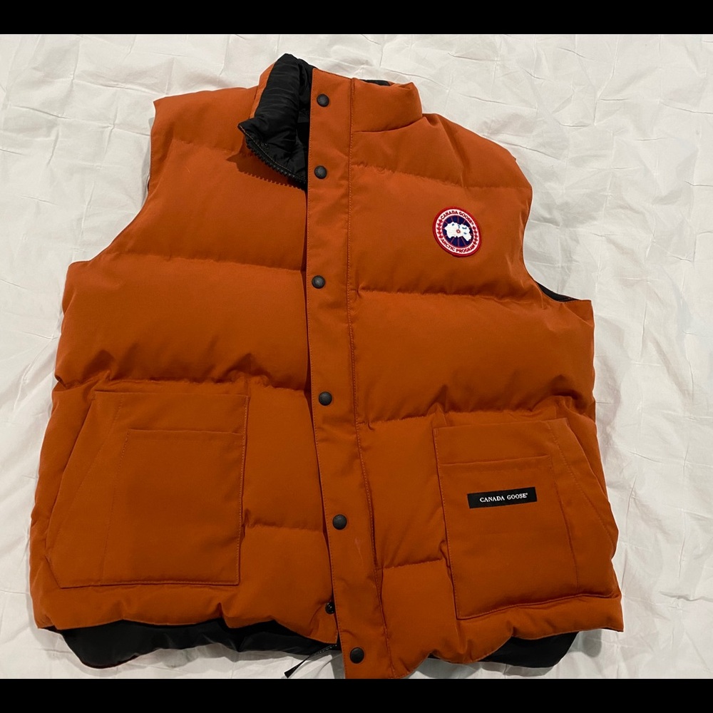 AUTHENTIC MENS CANADA GOOSE VEST!!!!